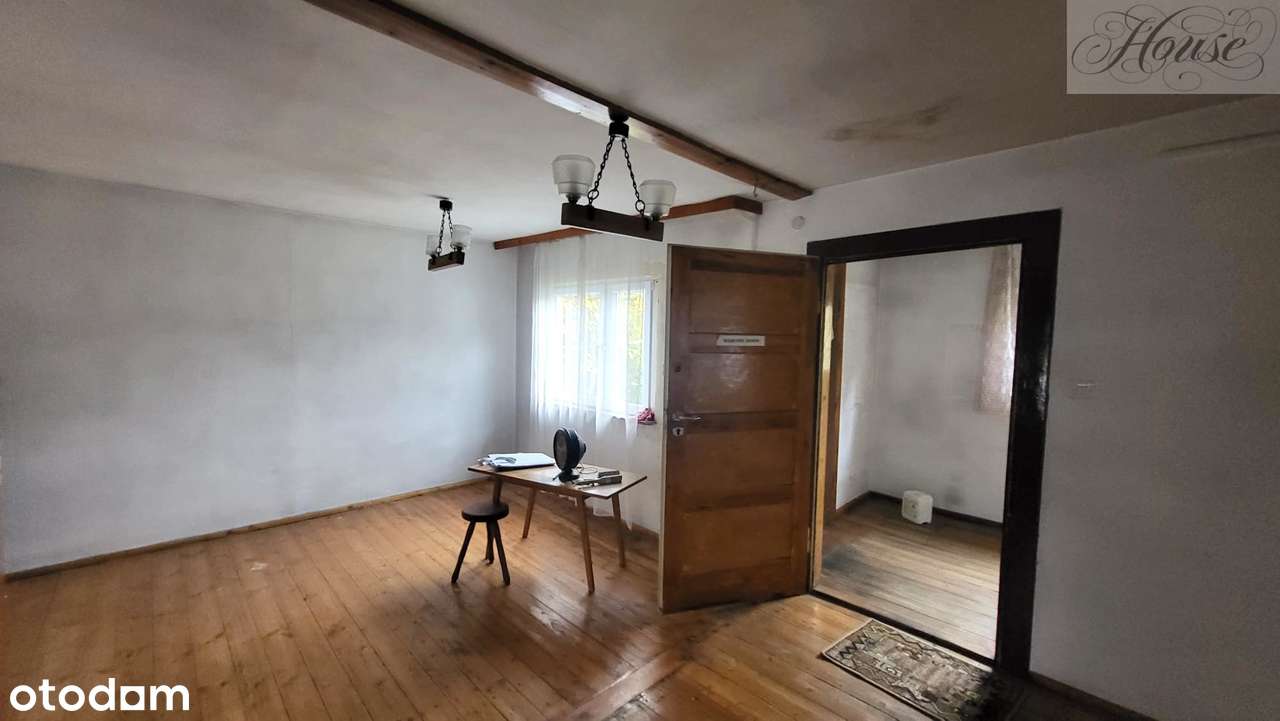 Stary , kameralny domek na obrzeżach miasta.-3