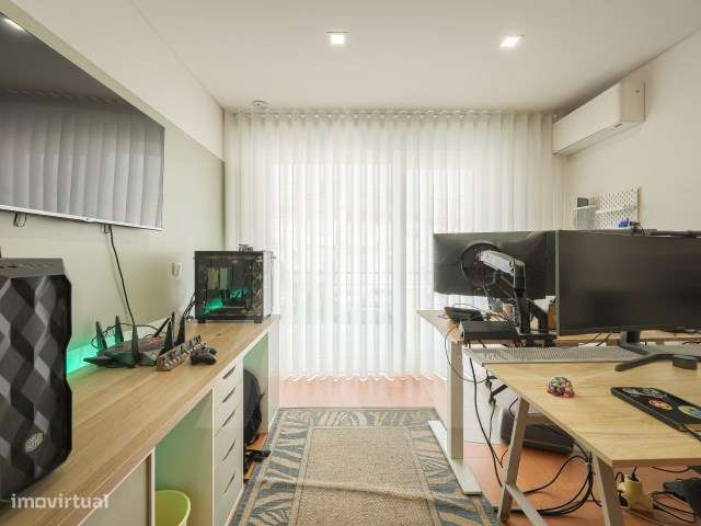 Moradia T4 de arquitetura moderna localizada em Aradas-17