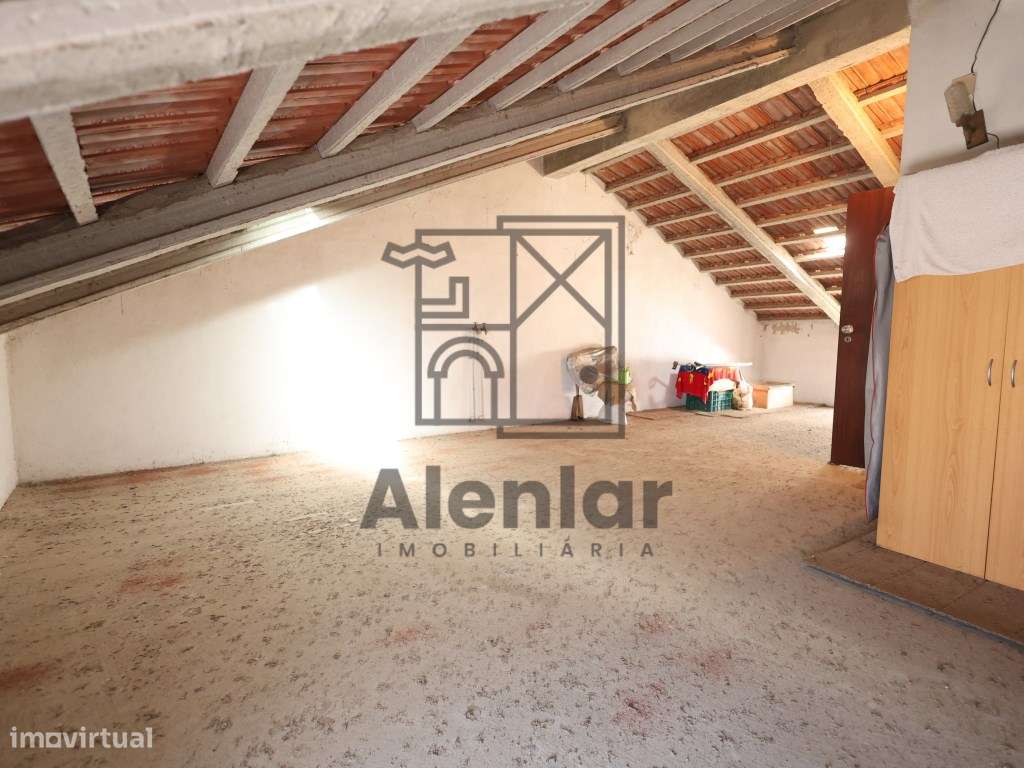Moradia no Centro de Alenquer - Oportunidade-23