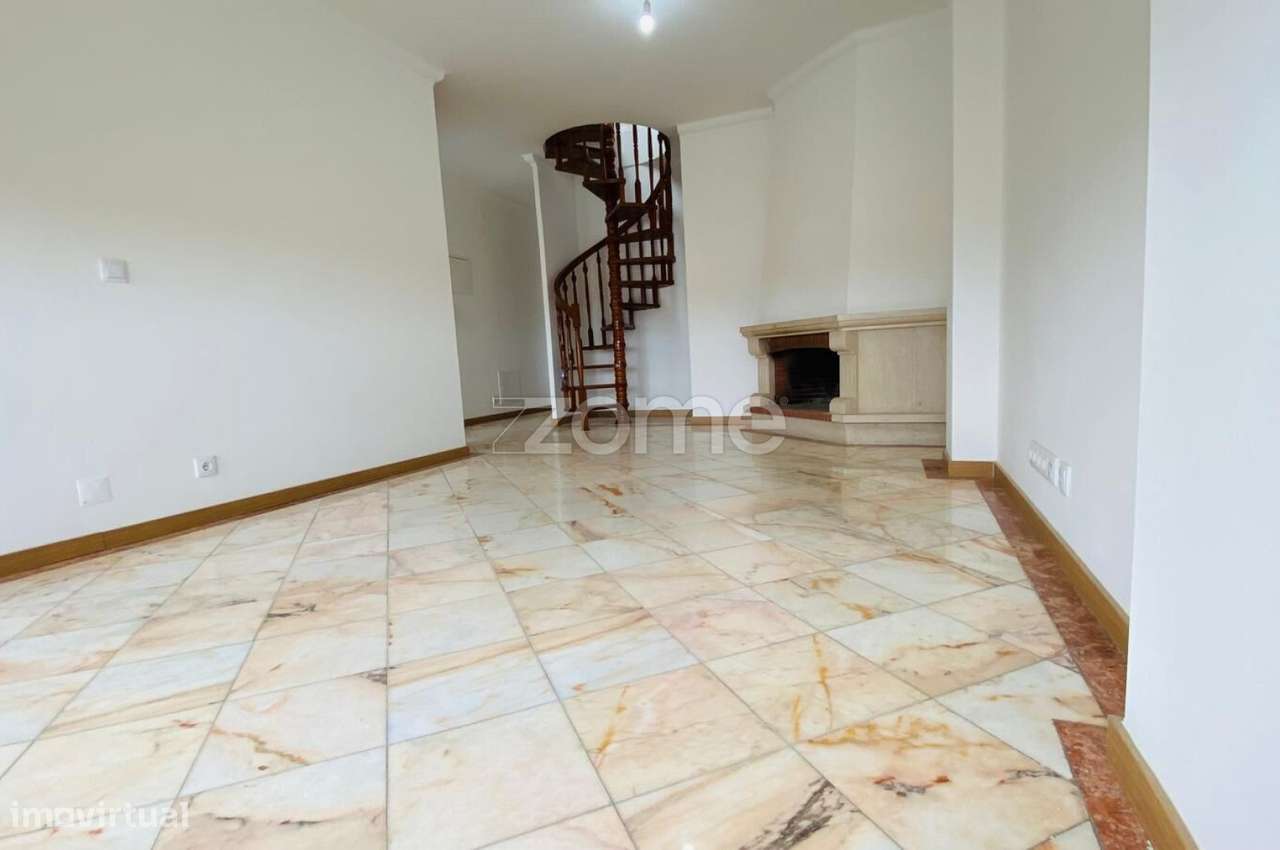 Apartamento T3 Duplex, Centro de Coimbra - Grande imagem: 3/27