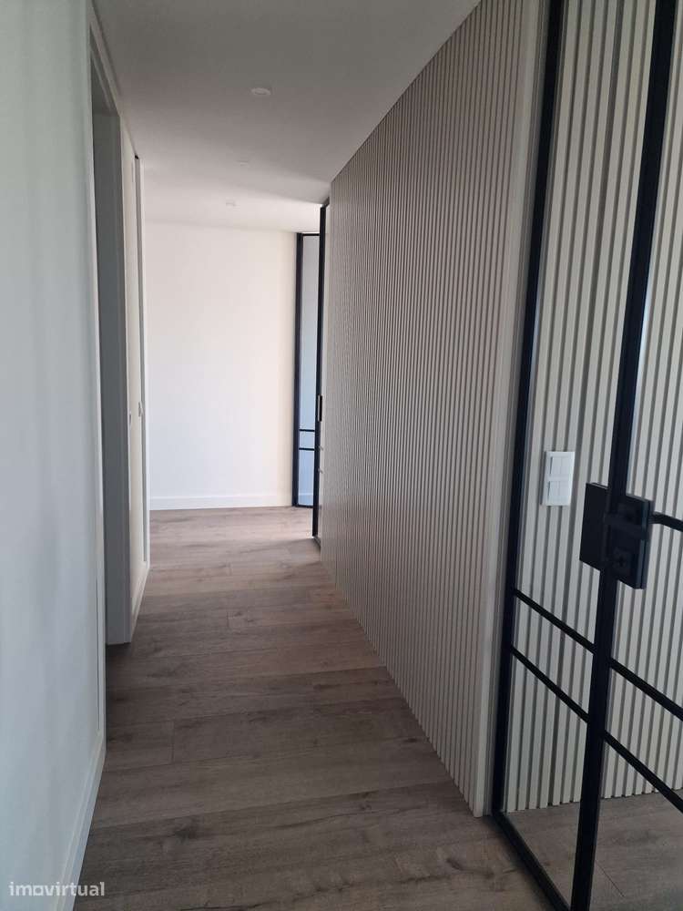 T3 2º Luxo c Estac. Arrecad., Varandas, Vistas jtº Forúm Almada-25