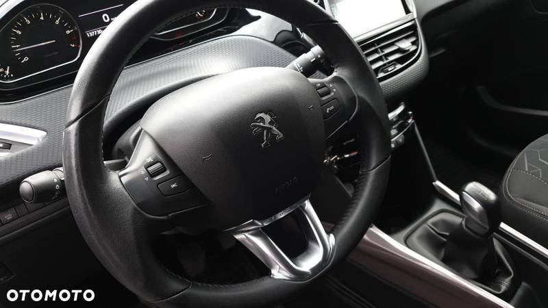 Peugeot 2008 1.2 Pure Tech Style S&S - 12