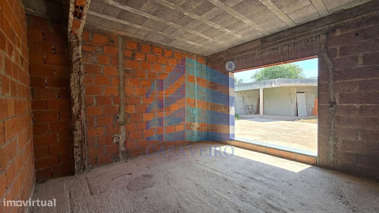 Moradia T3+1 Isolada com Piscina em Santa Joana-8