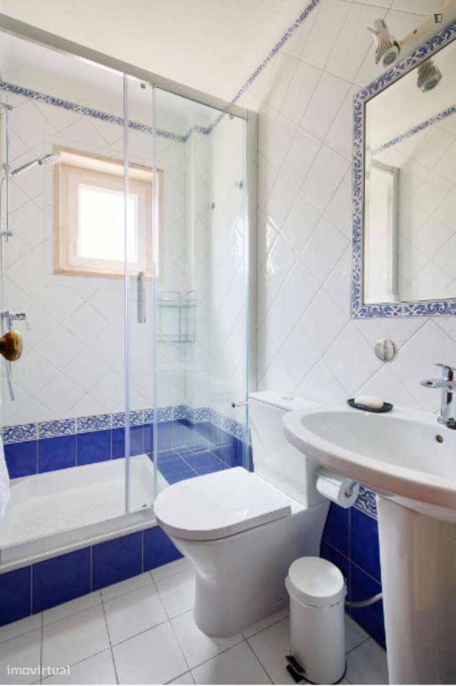 Quarto - localizado em Benfica Lisbon - Grande imagem: 2/24