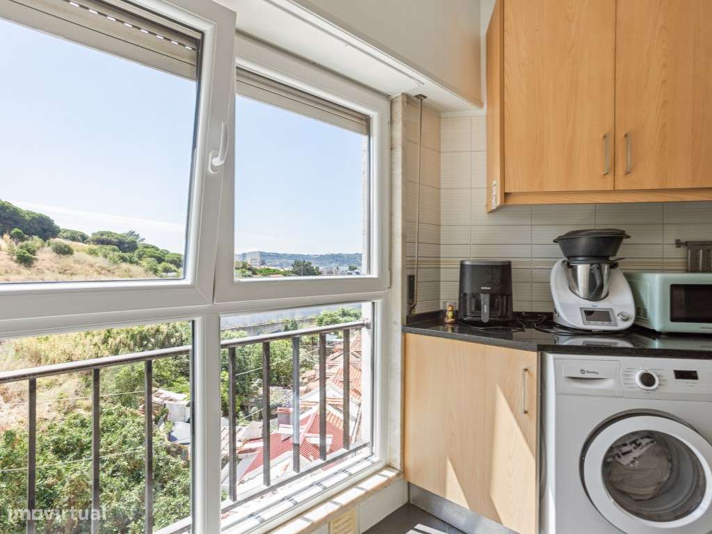 Excelente Apartamento T4 em MIraflores-16