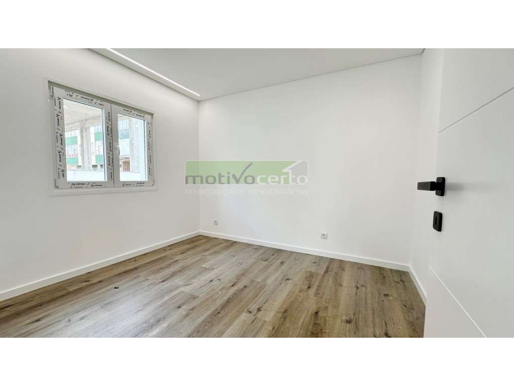 Possibilidade de PERMUTA - Moradia Isolada T4 no Cacém, Sintra. Aca...-8