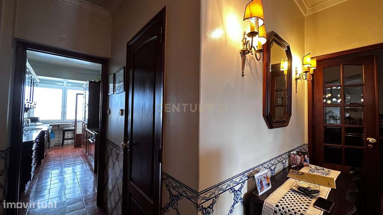 Apartamento T4 à Venda em Benfica – 9.º Andar com Vista Desafogada | E-6