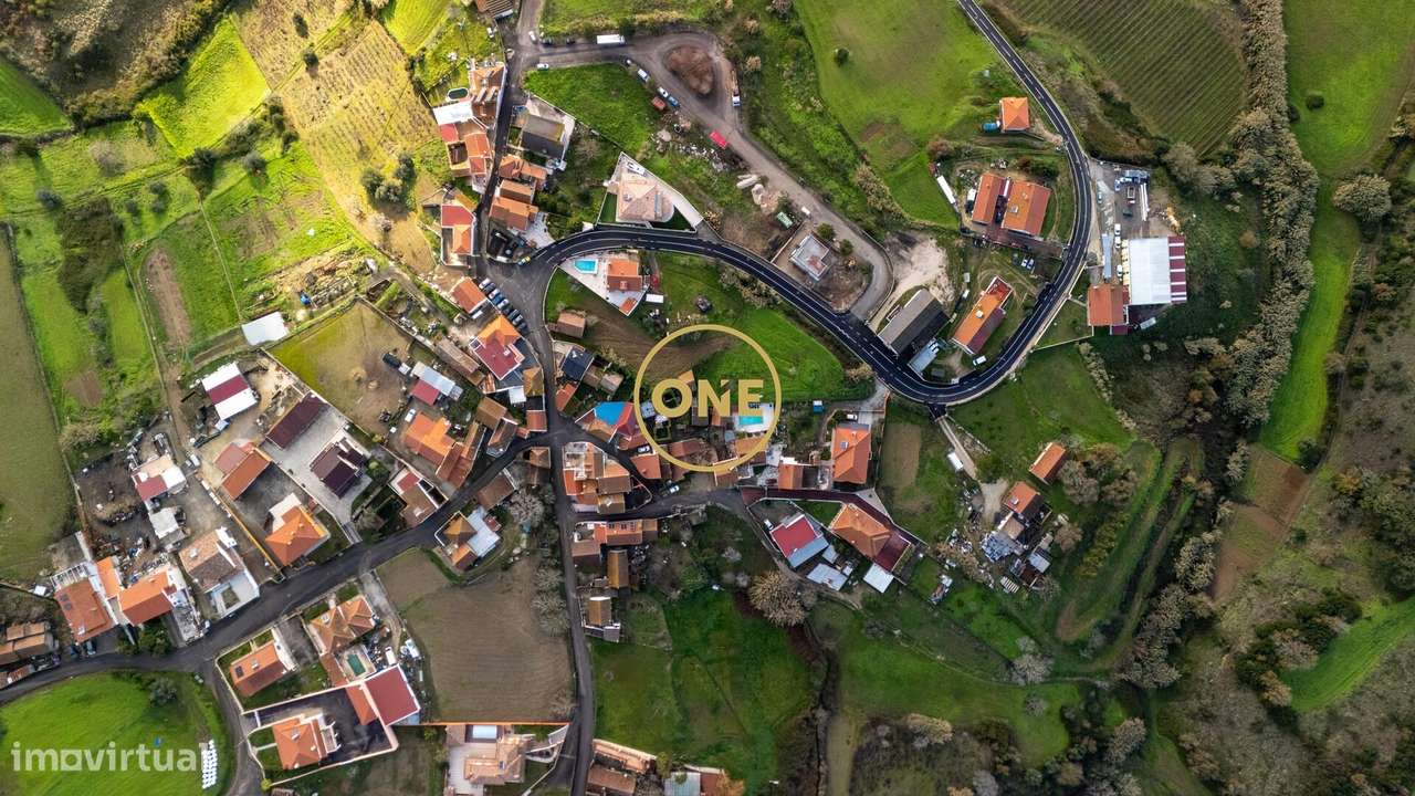 Conjunto de 3 Artigos em Val de Vez – Potencial Único a 5 min da A8-23