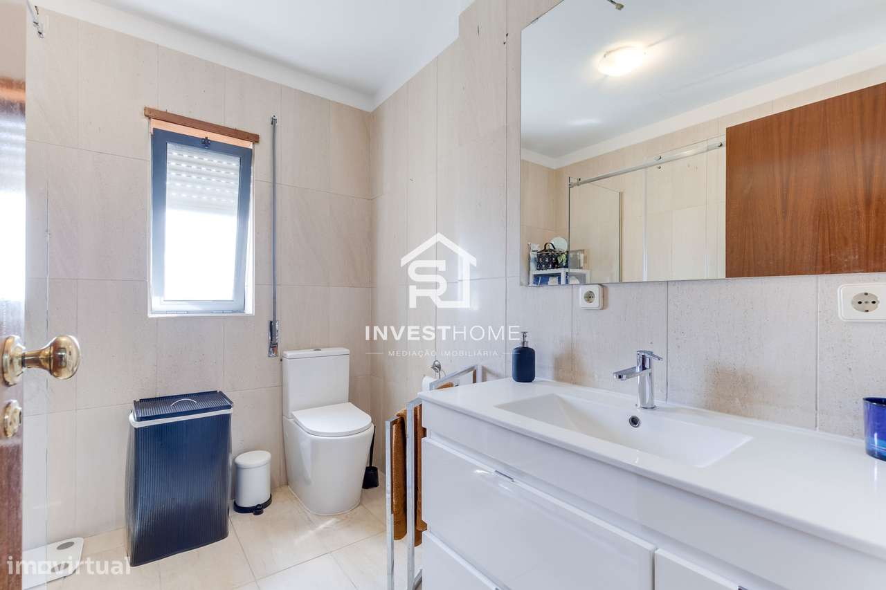 Apartamento T2 | Boas áreas | Varanda | 2 Lugares Garagem-24