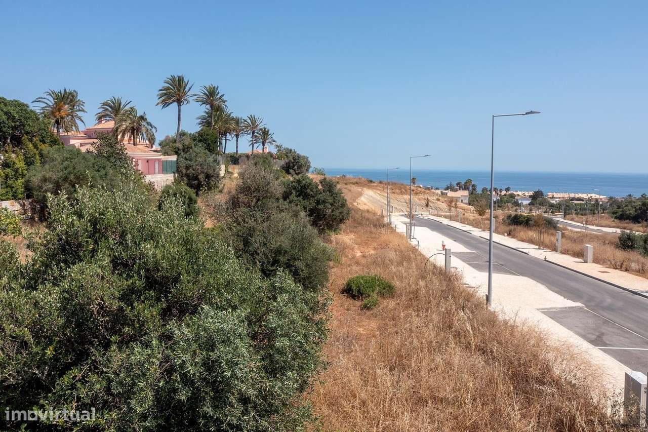 OPORTUNIDADE DE CONSTRUÇÃO – LOTE URBANO NA PRAIA DA LUZ - Grande imagem: 5/9