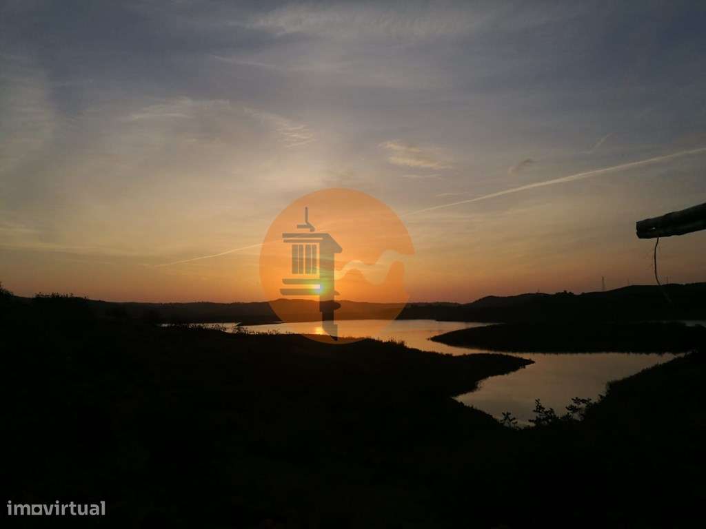 TERRENO COM 27.600 M2 - JUNTO AO LAGO - POSSIBILIDADE DE CONSTRUIR ... - Grande imagem: 4/60