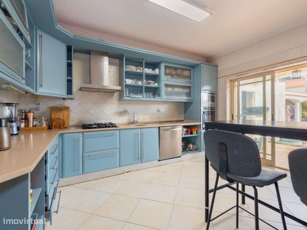 Vende-se Moradia V5 na Aroeira - Almada-6