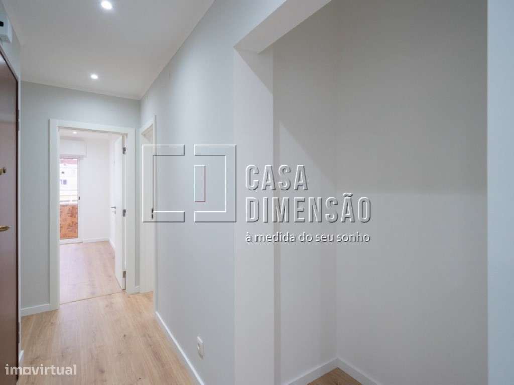 Apartamento de tipologia T2, em fase de Remodelação, no Cacém!!-0