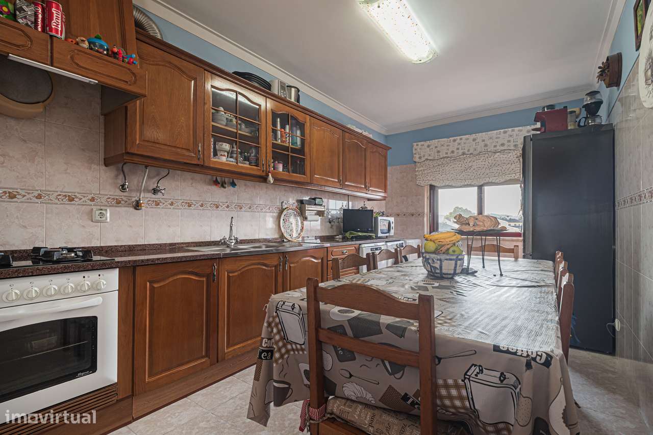 Apartamento T2 com elevador e varanda vista serra Sintra, em Rio Mouro-3