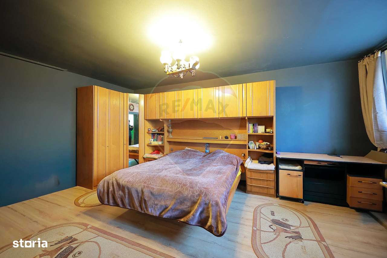 Casă Evreiască de Vânzare, Singur în Curte în zona Ultracentral-11