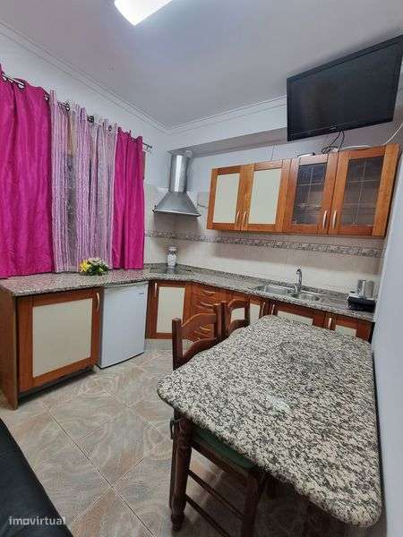 Casinha individual (só para 1 pessoa) em moradia na Granja, Vialonga - Grande imagem: 2/11