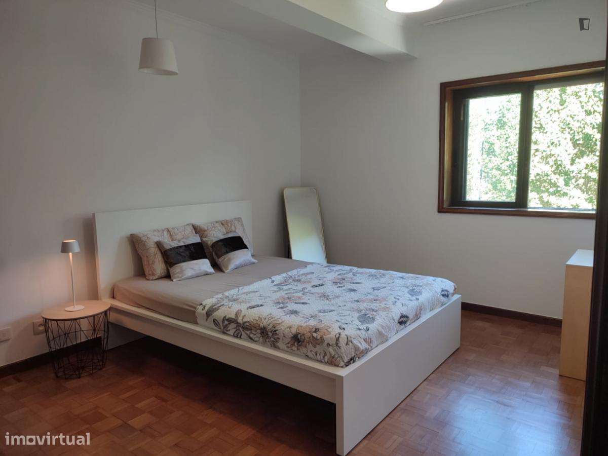 Quarto - localizado em Baguim do Monte Porto - Grande imagem: 4/10