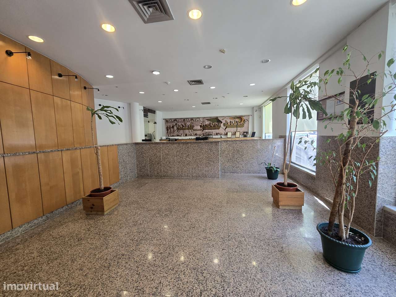 Espaço Comercial Versátil com 222m² – Excelência em Setúbal-6