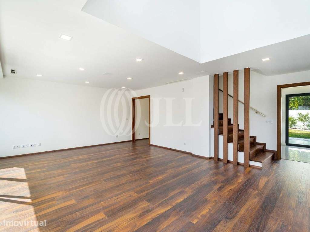 Moradia T3+1 contemporânea em Atibá, Estoril - Grande imagem: 5/24