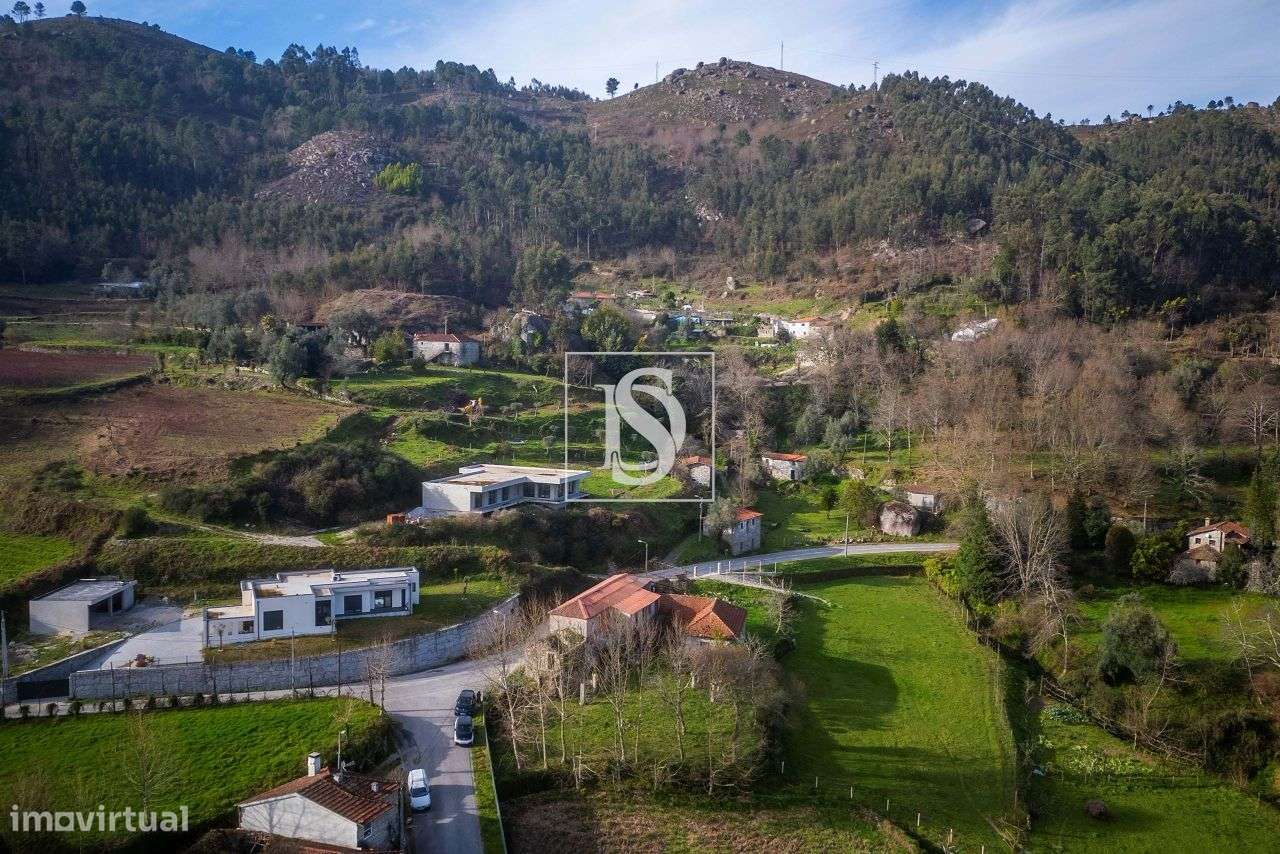 Moradia para restauro junto ao centro de Vieira do Minho - Grande imagem: 4/35