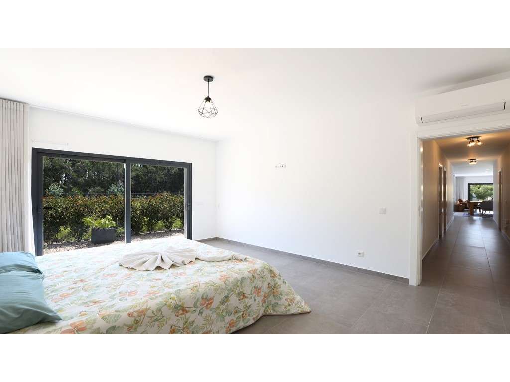 Moradia T4 Contemporânea com Piscina, Jardim e Excelente Localizaçã...-35