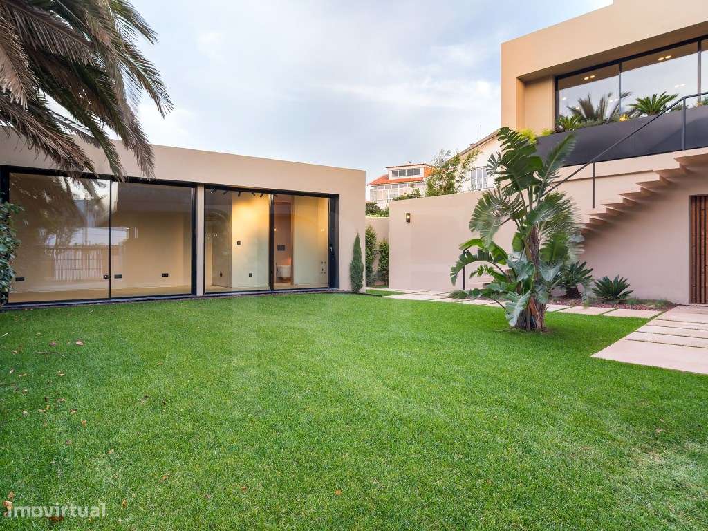 Moradia T5 com acabamentos de luxo e vista panorâmicas sobre a Baia...-16