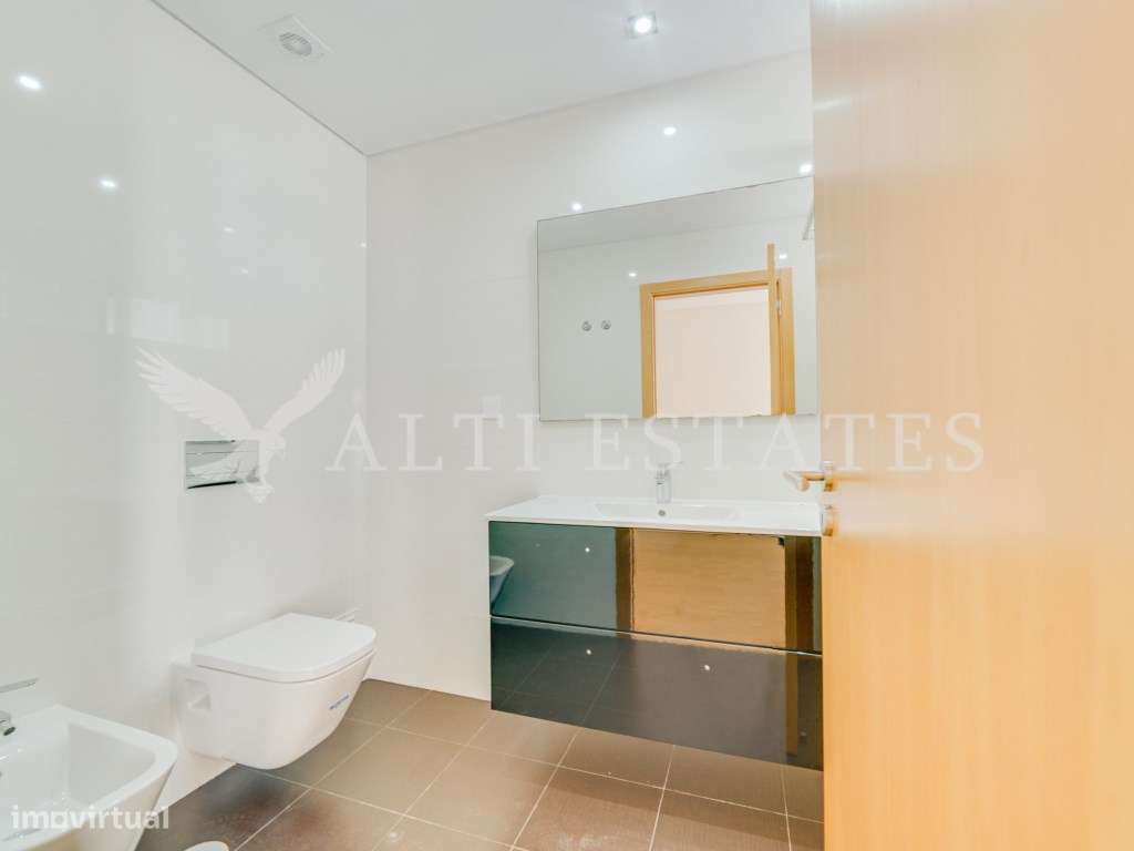 Apartamento Duplex T3 Virado a Sul com Vista Mar, Pronto a Estrear-13