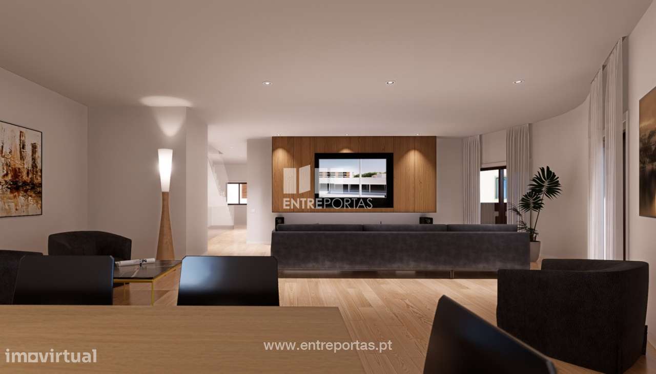 Venda de Moradia V4 no centro de Vila do Conde - Grande imagem: 2/23