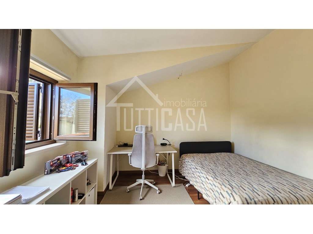 Moradia T3+1 na Venda do Pinheiro-49