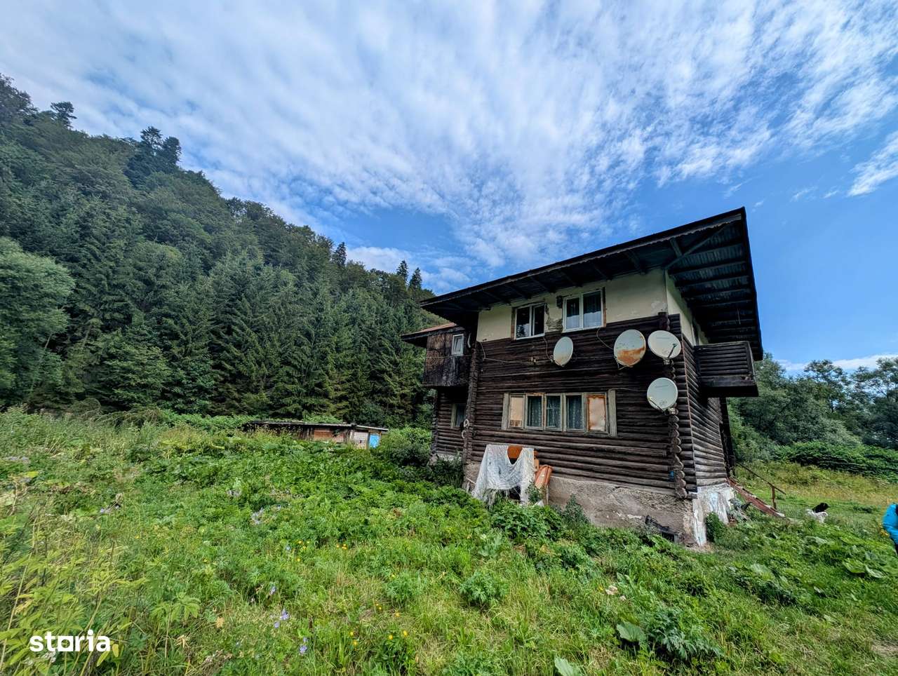 Predeal,P+1,casa din busteni,in spatele terenului curge raul Prahova-16