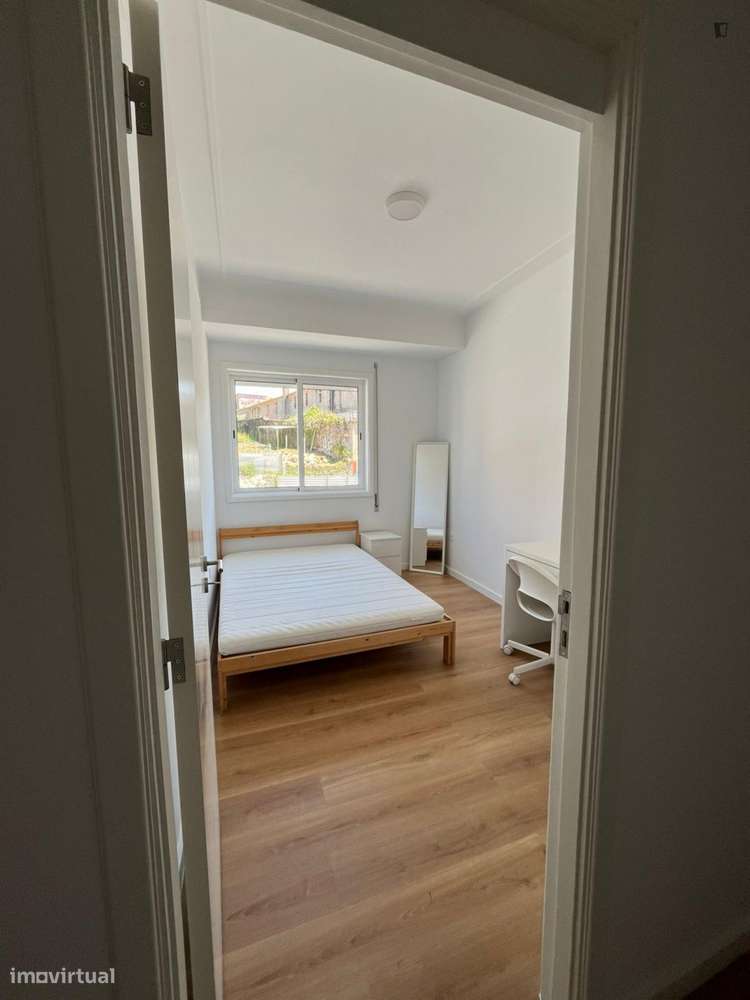 Quarto - localizado em Sé Porto - Grande imagem: 4/5