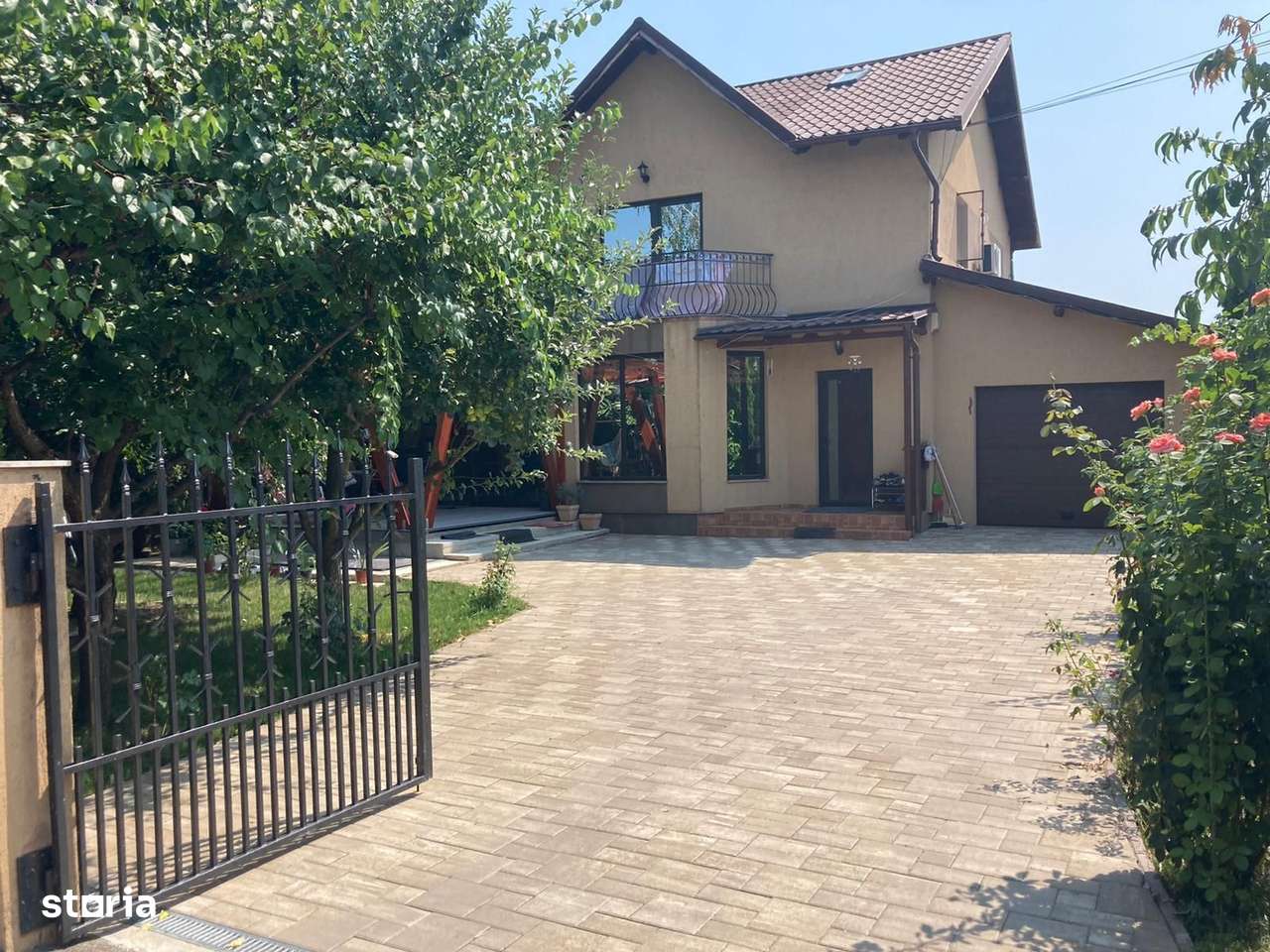 Casă Elegantă și Spațioasă - Oază de Liniște și Confort!-0