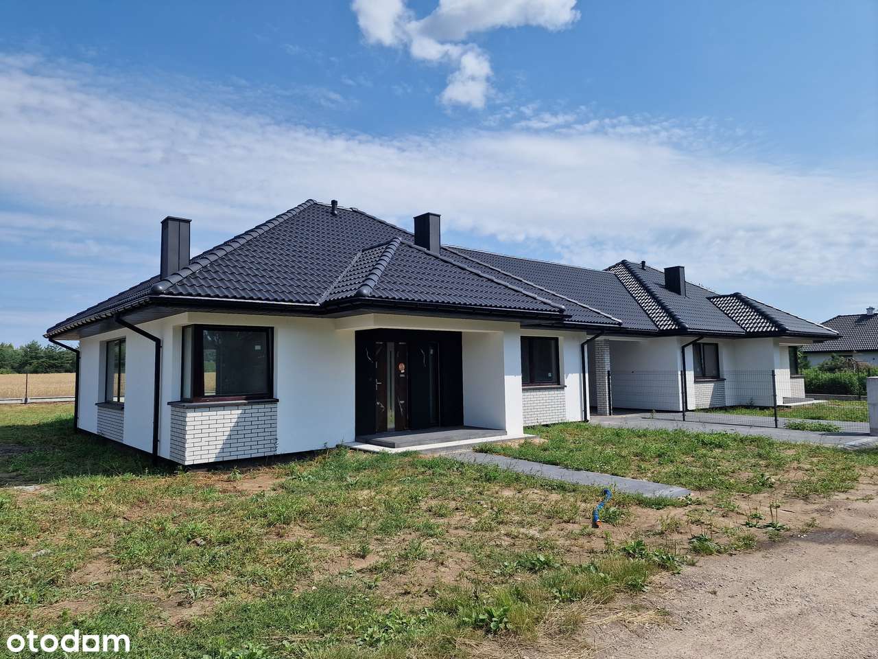 Nowoczesny Dom  z Wiatą Garażową-0