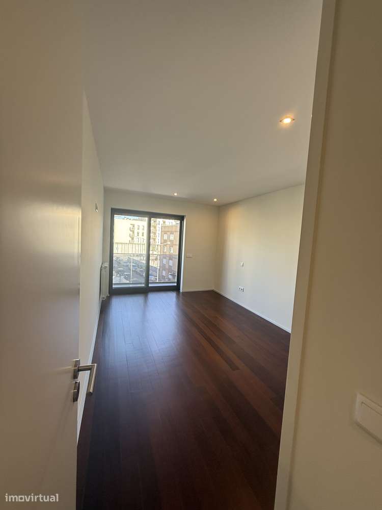 Apartamento T1 seminovo a 200 metros da praia - Grande imagem: 5/15