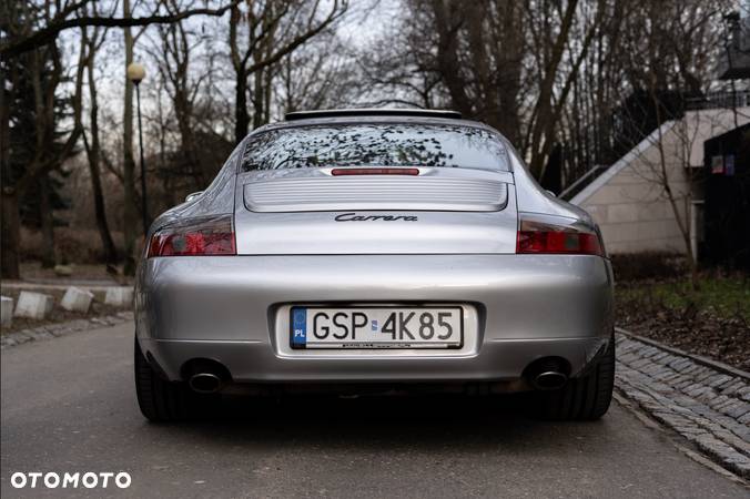 Porsche 911 Carrera - 7