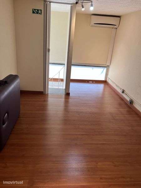 Aluga-se Gabinete em Santo António dos Cavaleiros, Loures - Grande imagem: 5/6