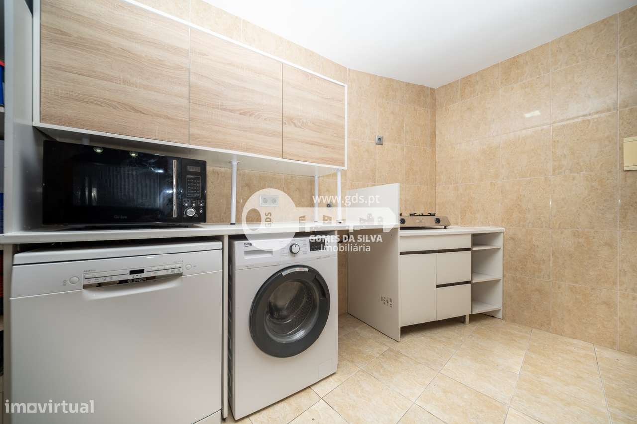 Moradia T3 com estabelecimento comercial em Dume, Braga-33