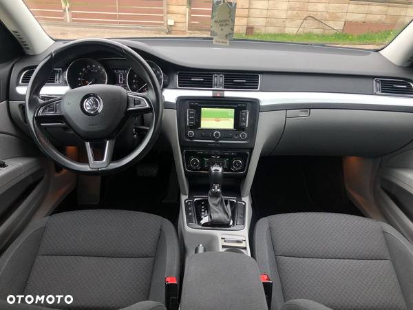 Skoda Superb 2.0 TDI Ambition DSG - 27