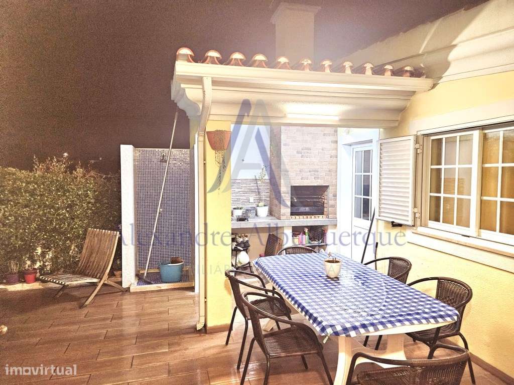 Moradia Isolada T3 com Piscina e Garagem em Azeitão-6