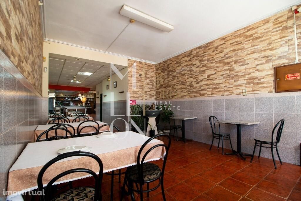 Restaurante/café em Vila Nova de Gaia para trespasse.