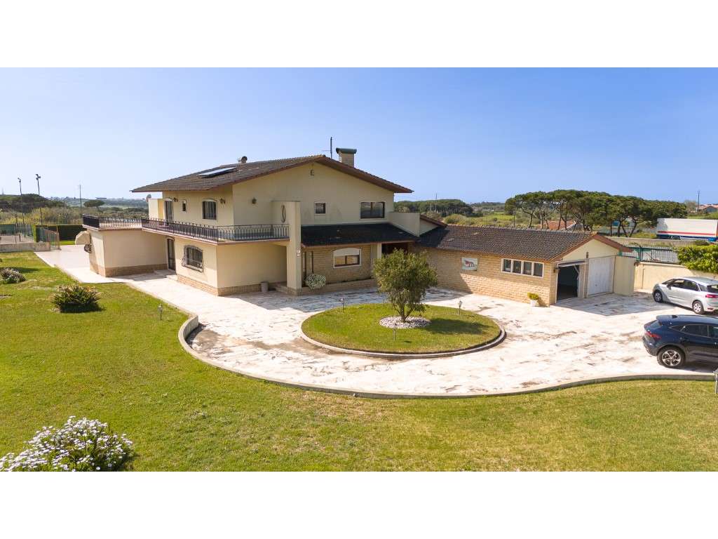 Moradia imponente em terreno com 7300m2 a 10min da Praia do Magoito!-23