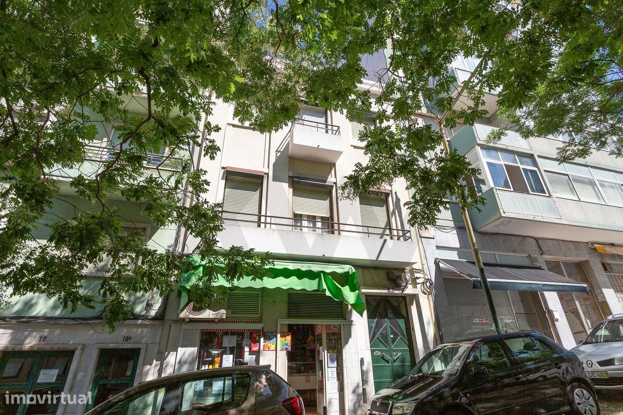 Prédio em bom estado de conservação, com potencial de rendimento. - Grande imagem: 2/49