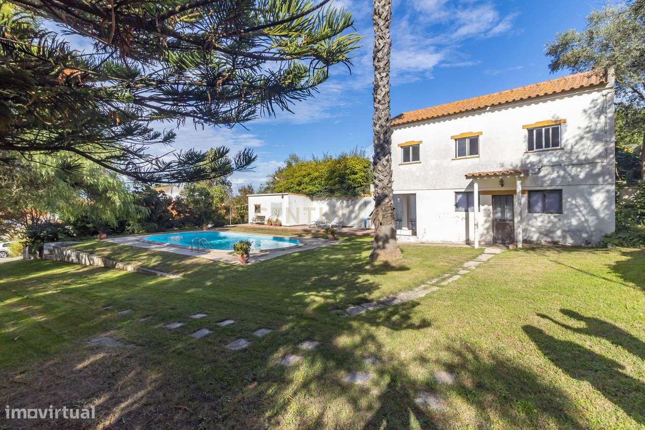 Moradia com construções de apoio, piscina e localização priviligiada-45