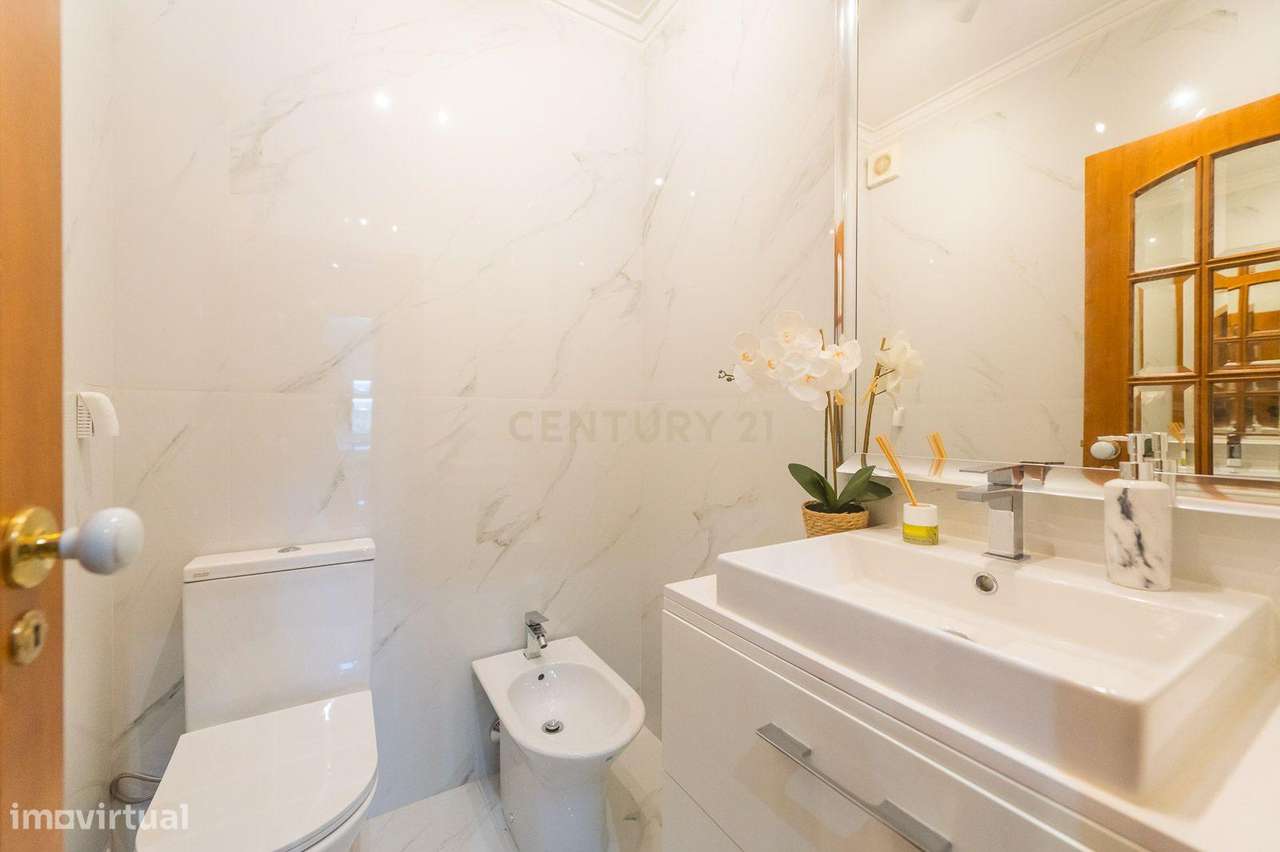 Apartamento T3 com Garagem em Loures-21