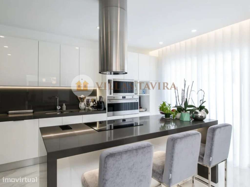 Moradia T3 de Luxo com Piscina, Vista Mar e Acabamentos Premium-17