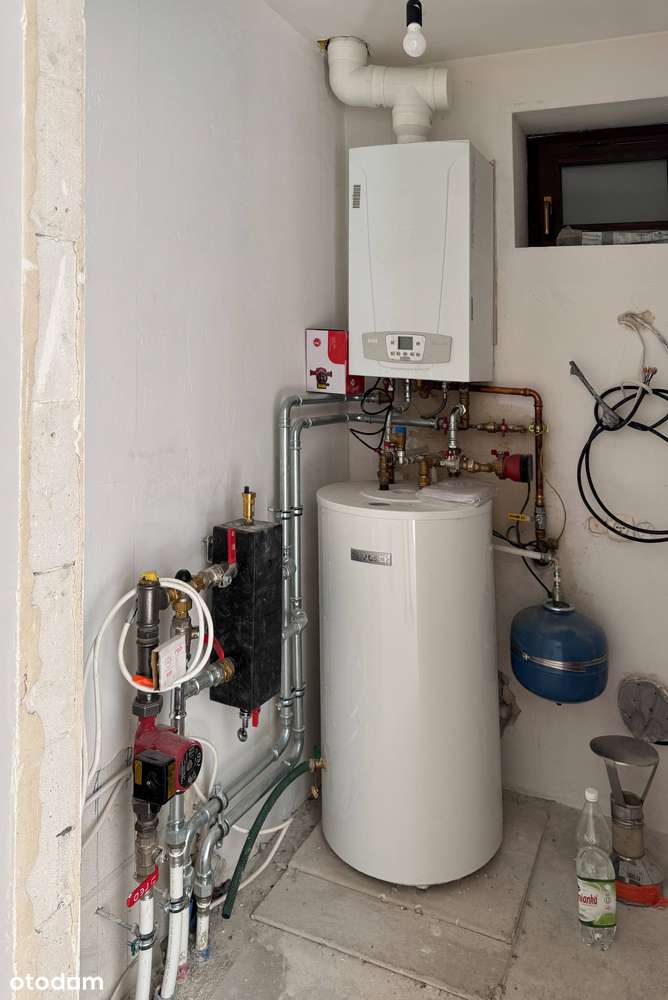 Dom z ogrodem zimowym i domkiem dla gości-14