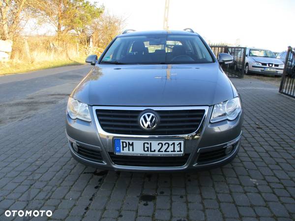 Volkswagen Passat 2.0 FSI Comfortline - 2