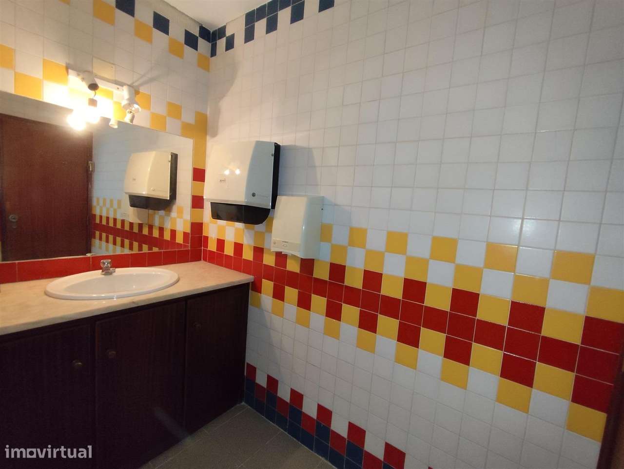 Espaçosa loja em Torres Novas-6