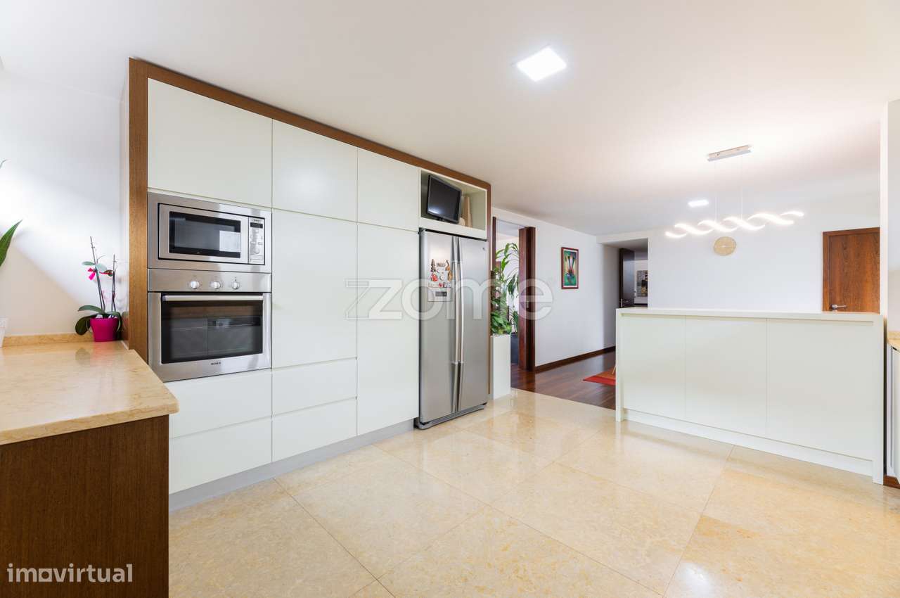 Moradia individual de dois pisos, localizada na freguesia de Fraião - Grande imagem: 2/60