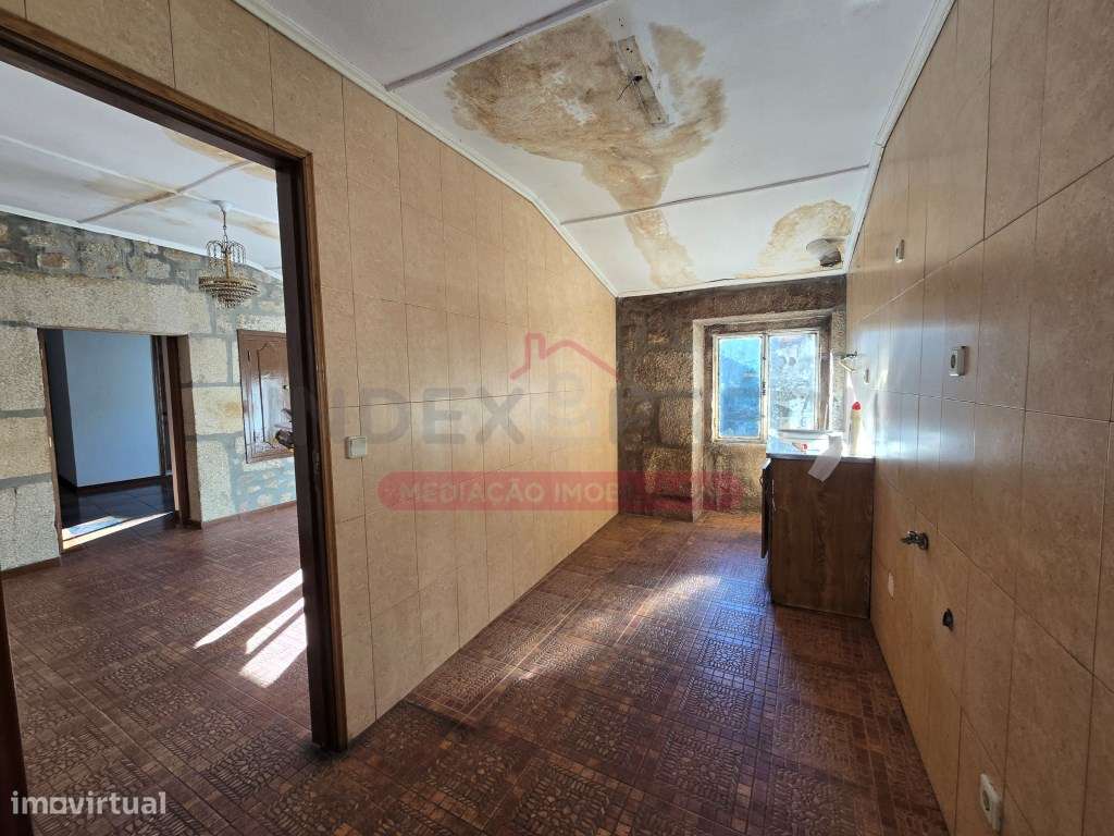 Prédio com varias frações Autónomas - Venda Judicial - Guarda-34